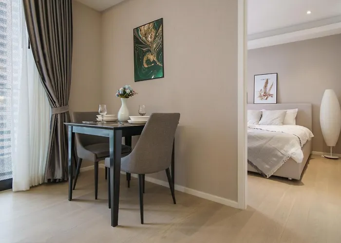 Appartement Sukhumvit 11#luxury#pool#gym#bts Nana&mrt Sukhumvit#1br#max4ppl Bangkok
